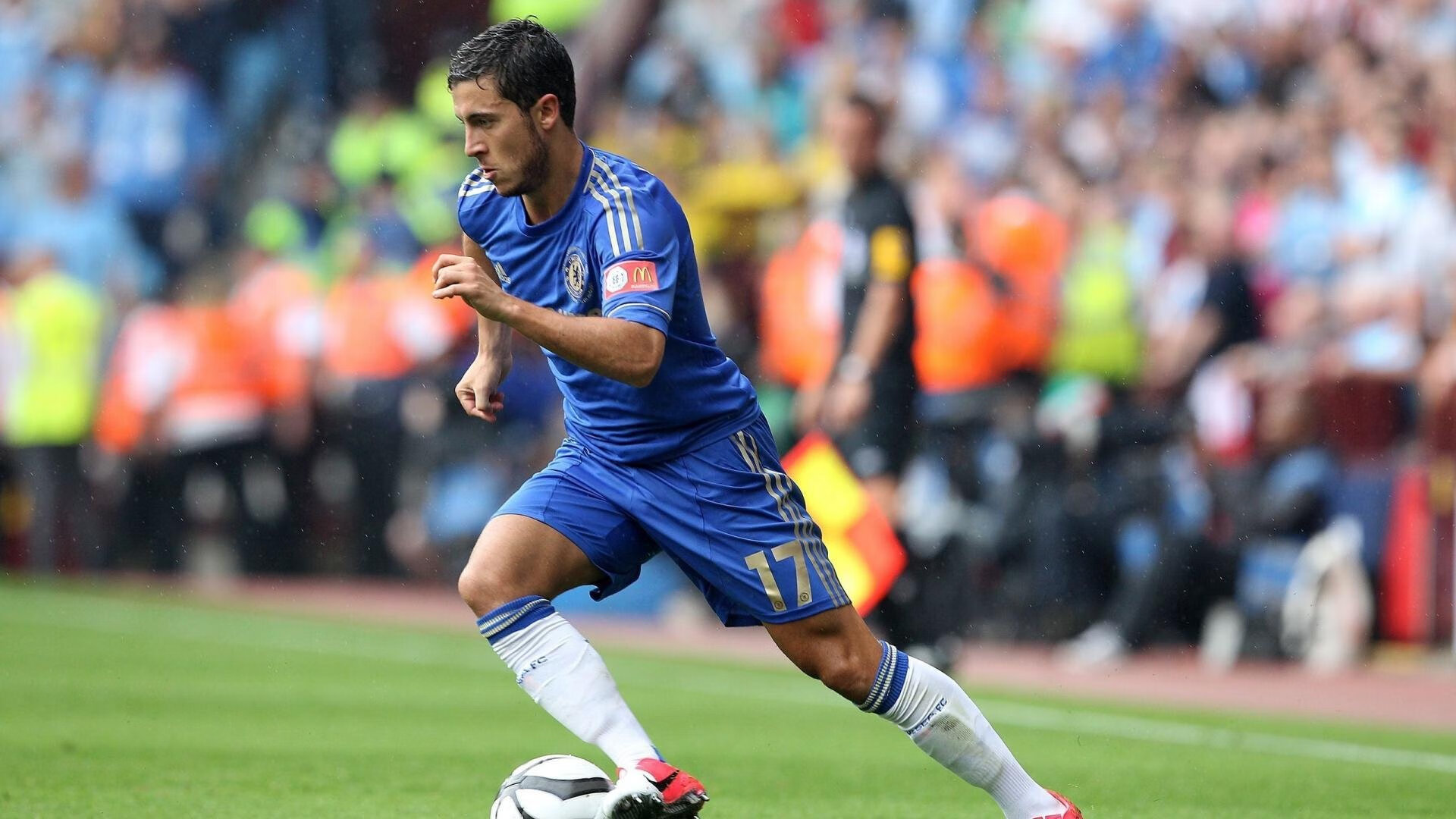 “天灾考验：极端天气中的坚韧与决心”，极端天气灾害