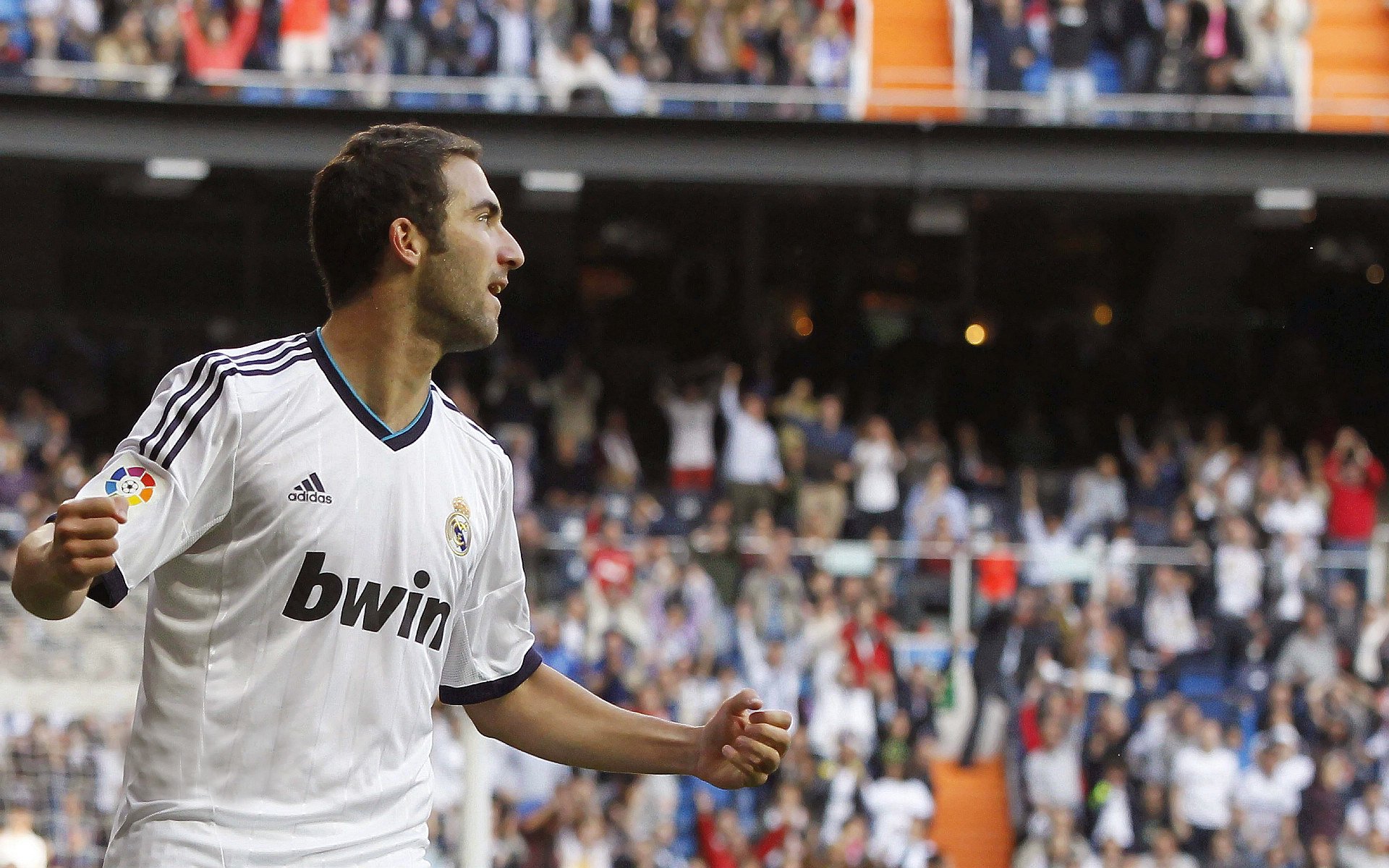 家庭支援:父母在青少年网球成长中的角色